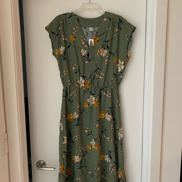 Old Navy Dresses & Skirts - NWT Old Navy Autumn Dress 🍂
